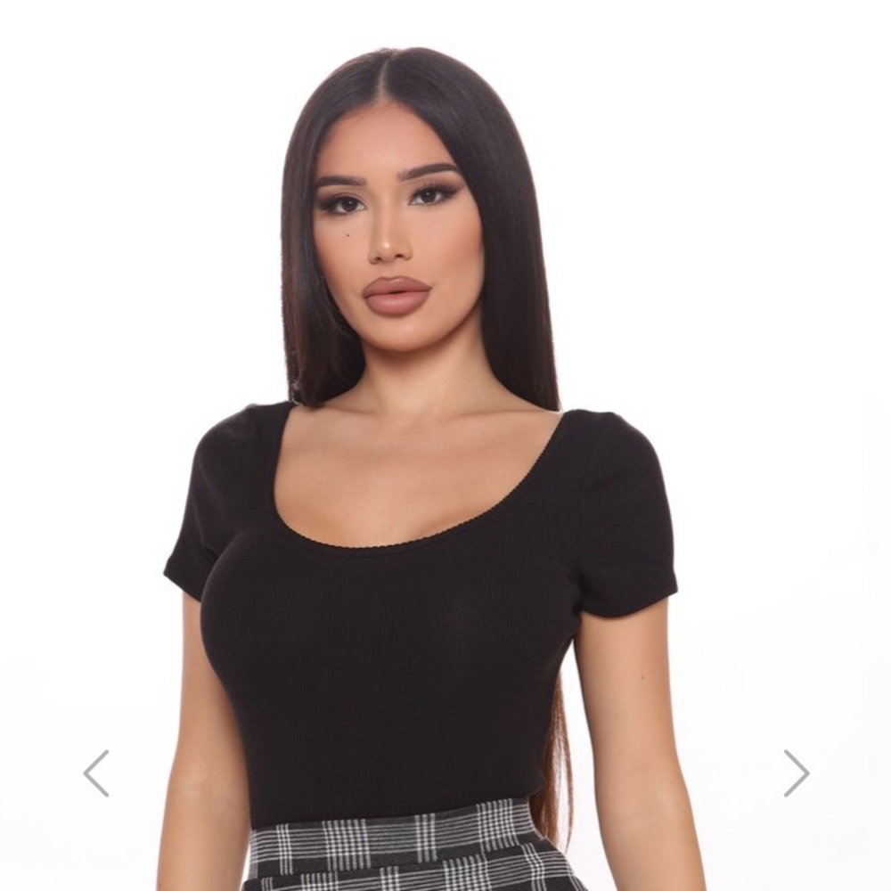 🌼A little something Lace trim top🌼